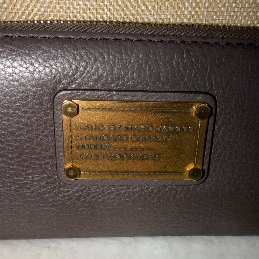 Marc By Marc Jacobs Black Wallet with Gold Plate - Picture 2 of 15